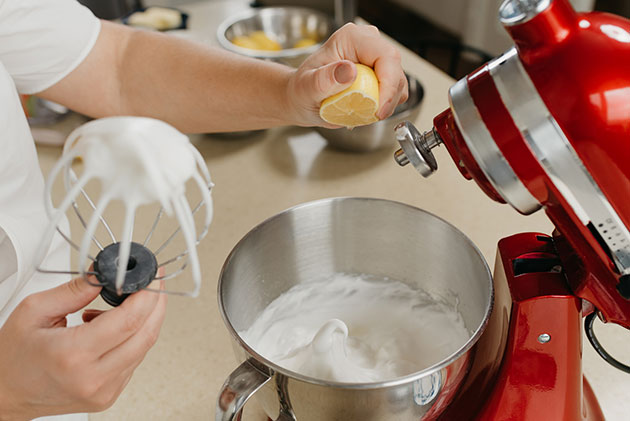 making meringue using a stand mixer